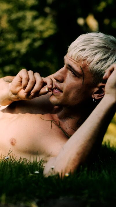 hunq_1-5_4k.00_00_44_01.still009