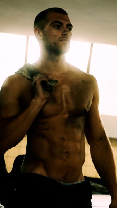 hunq_1-5_4k.00_01_12_23.still017